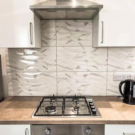 Lovely 1-Bedroom Apartment, Free Street Parking Ньюкасл-апон-Тайн Екстер'єр фото