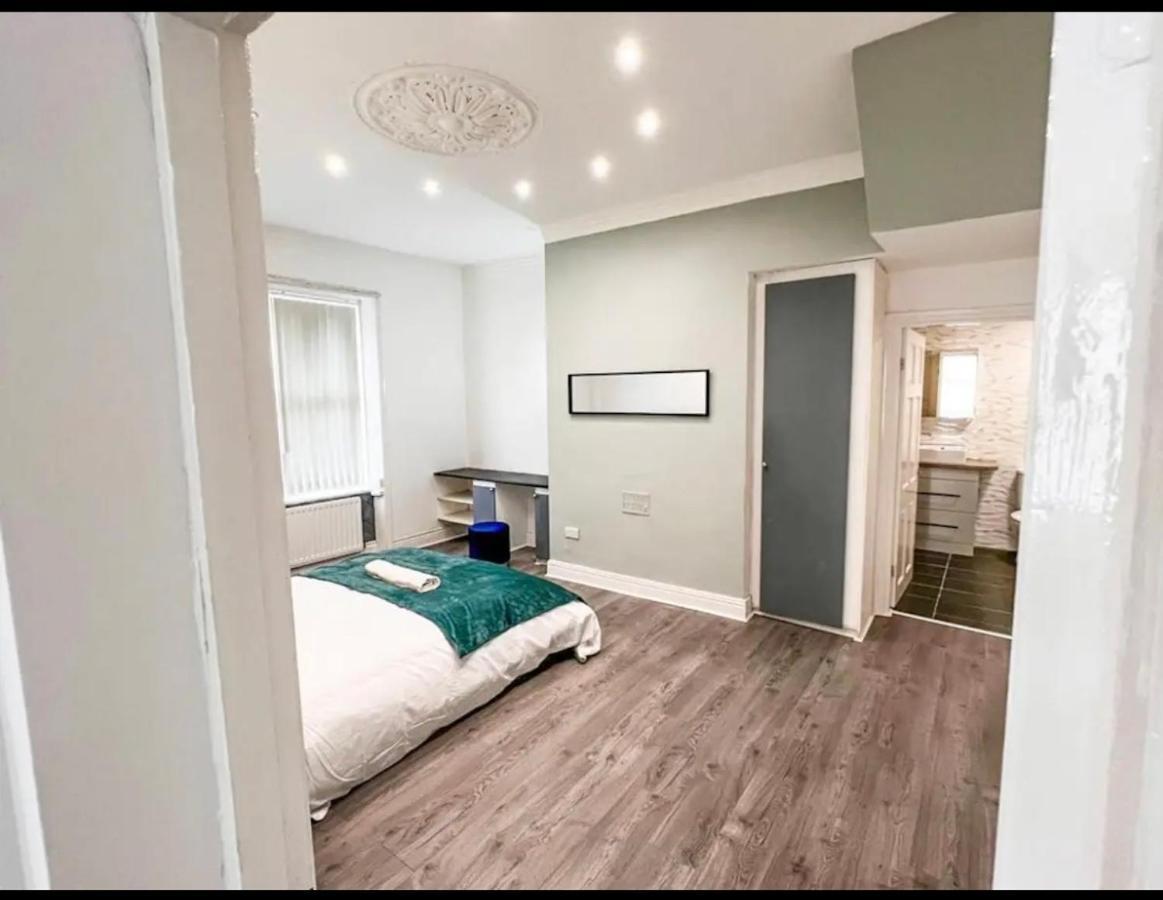Lovely 1-Bedroom Apartment, Free Street Parking Ньюкасл-апон-Тайн Екстер'єр фото