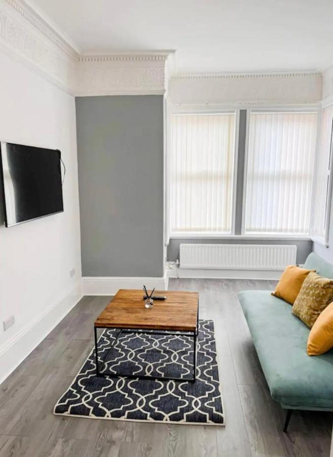 Lovely 1-Bedroom Apartment, Free Street Parking Ньюкасл-апон-Тайн Екстер'єр фото